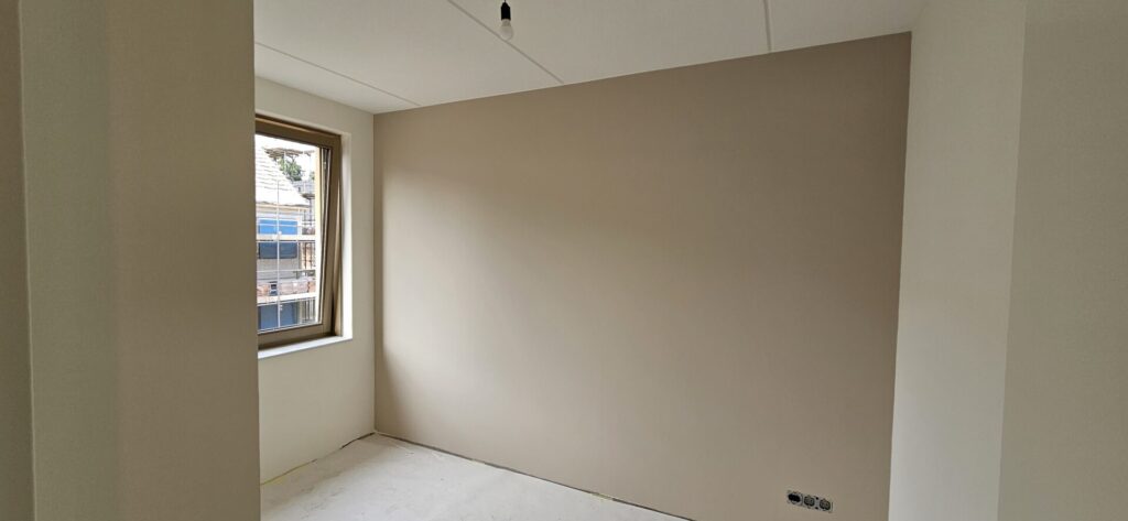 muur gesausd nieuwbouwwoning